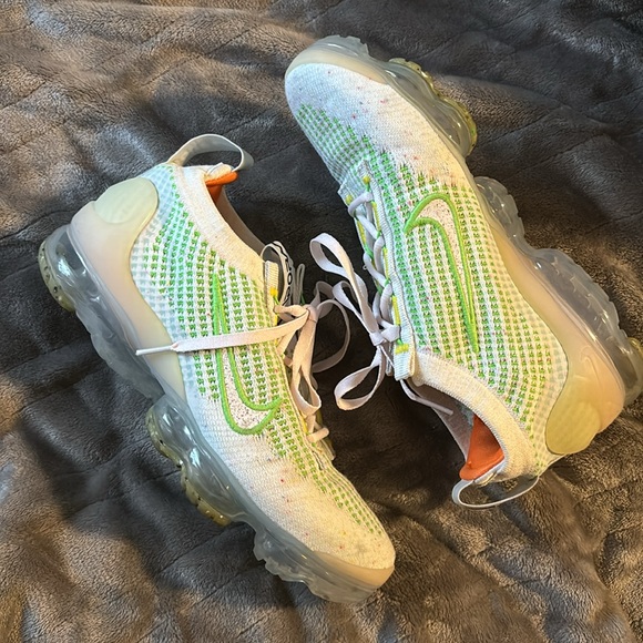 Wmns Air VaporMax 2021 Flyknit Next Nature 'Feel Love' - Picture 2 of 6